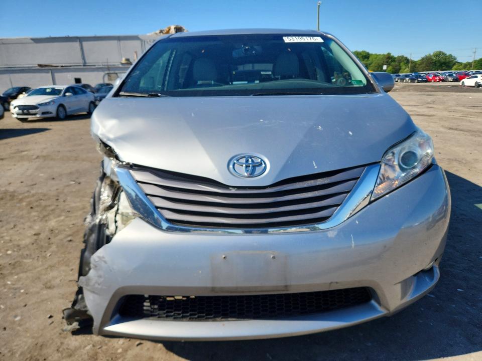 53195176 :رقم المزاد ، 5TDYK3DC6FS635877 vin ، 2015 Toyota Sienna مزاد بيع