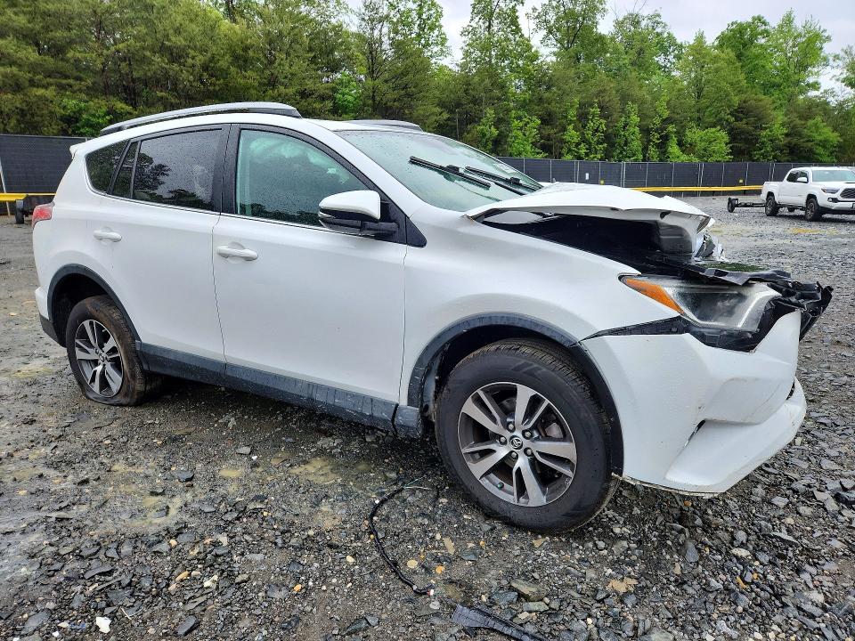 2018 Toyota Rav4 მანქანა იყიდება აუქციონზე, vin: 2T3WFREV2JW411592, აუქციონის ნომერი: 52611816