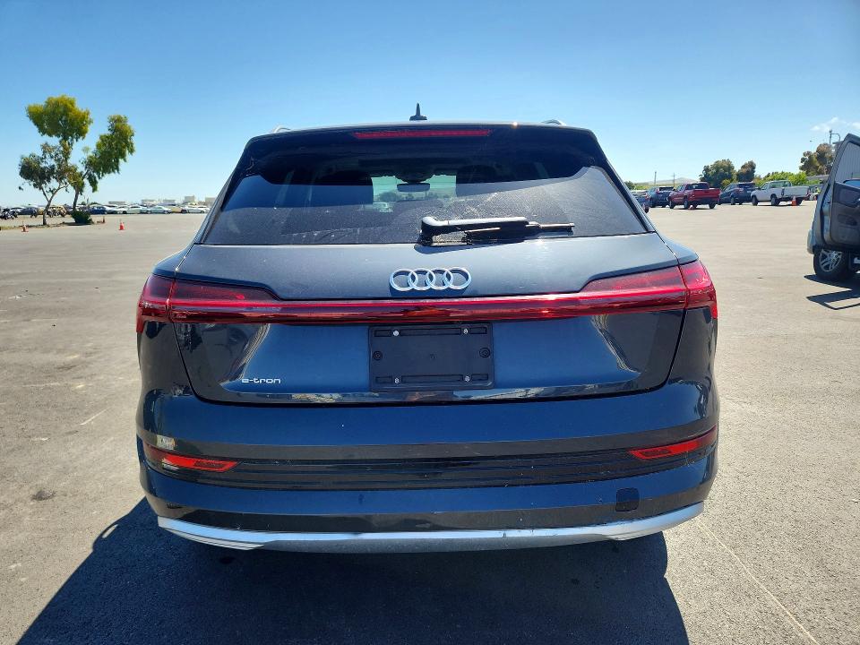 2019 Audi E-tron მანქანა იყიდება აუქციონზე, vin: WA1VAAGE9KB011333, აუქციონის ნომერი: 53577266
