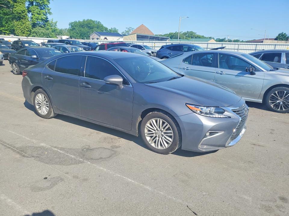 53908846 :رقم المزاد ، 58ABK1GG7JU109873 vin ، 2018 Lexus Es مزاد بيع