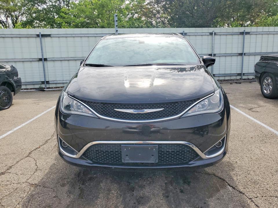 51944016 :رقم المزاد ، 2C4RC1FG2JR122939 vin ، 2018 Chrysler Pacifica مزاد بيع