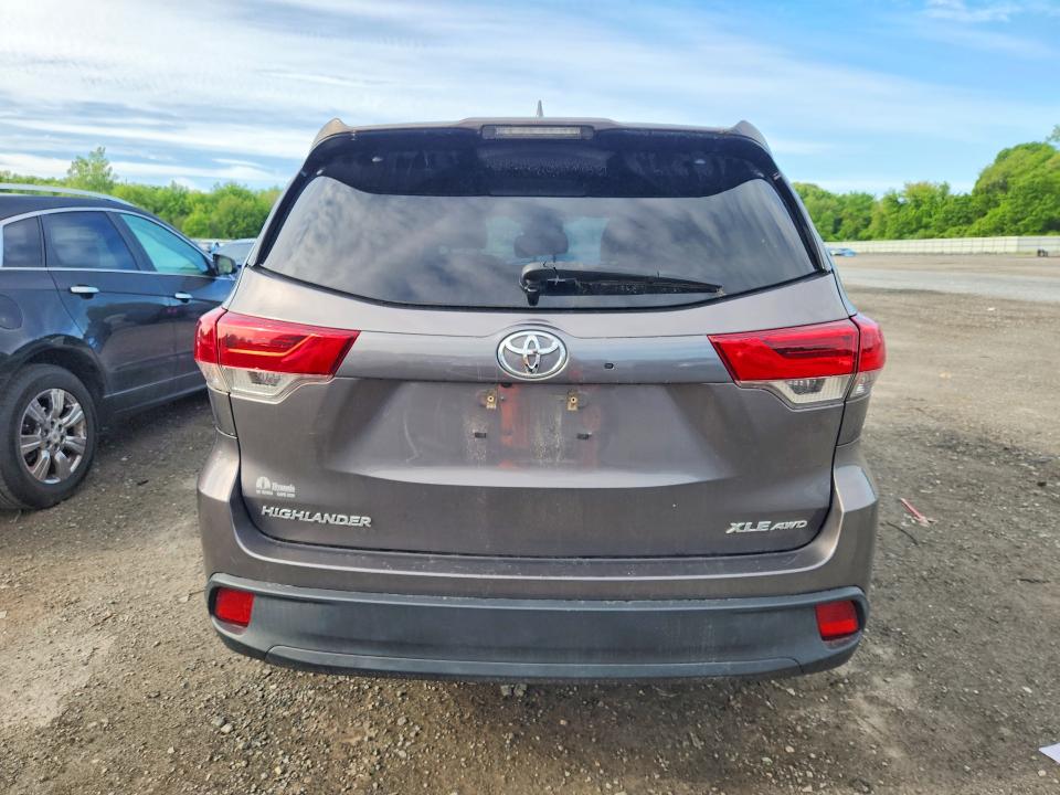 2019 Toyota Highlander მანქანა იყიდება აუქციონზე, vin: 5TDJZRFHXKS597394, აუქციონის ნომერი: 54829976