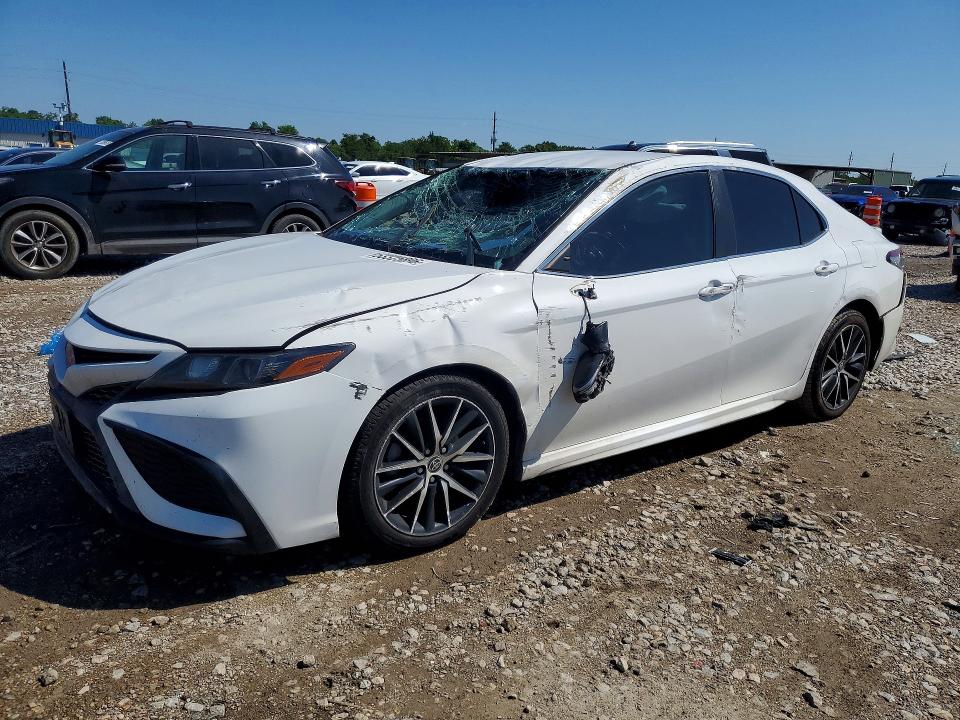 Auction sale of the 2022 Toyota Camry Hybrid, vin: 4T1G31AK1NU582651, lot number: 53325896