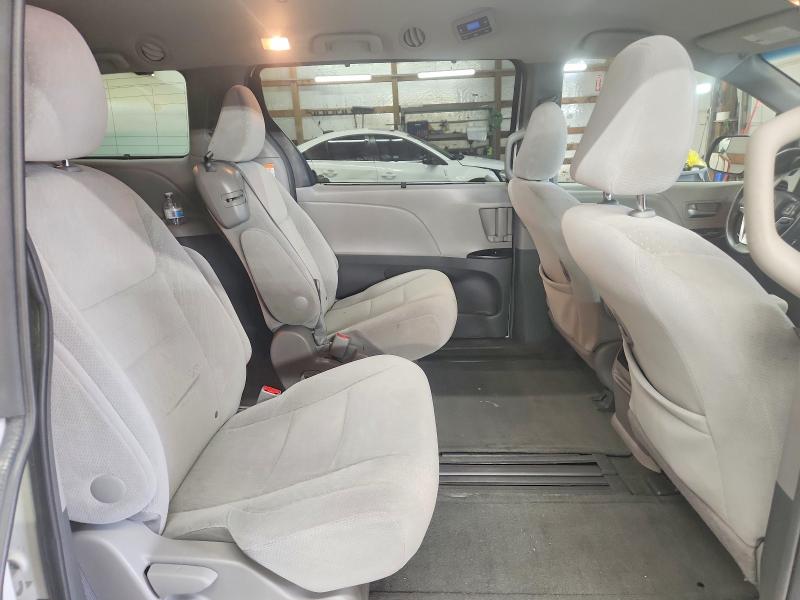 52029746 :رقم المزاد ، 5TDKK3DC1FS677248 vin ، 2015 Toyota Sienna مزاد بيع