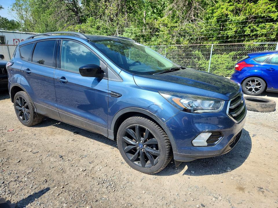 2018 Ford Escape მანქანა იყიდება აუქციონზე, vin: 1FMCU9GD9JUB81040, აუქციონის ნომერი: 54158736