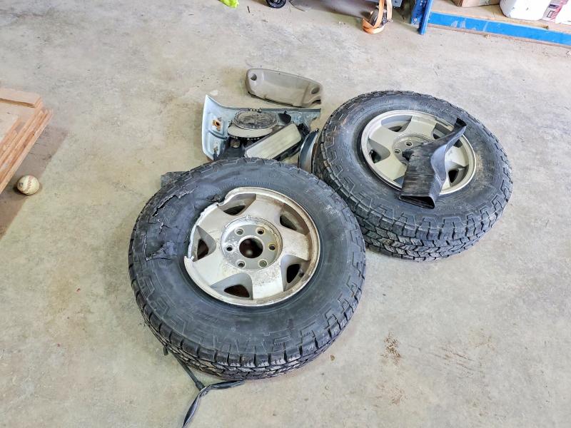 1999 Gmc Suburban მანქანა იყიდება აუქციონზე, vin: 3GKFK16R2XG506925, აუქციონის ნომერი: 47785426