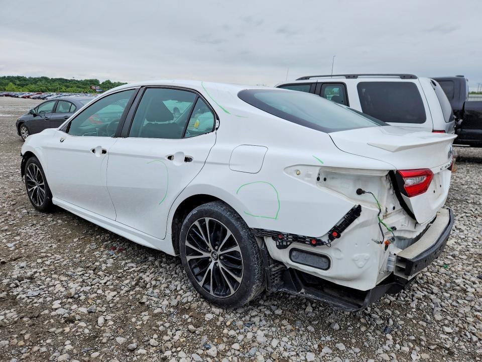 52180856 :رقم المزاد ، 4T1B11HK0JU159477 vin ، 2018 Toyota Camry مزاد بيع