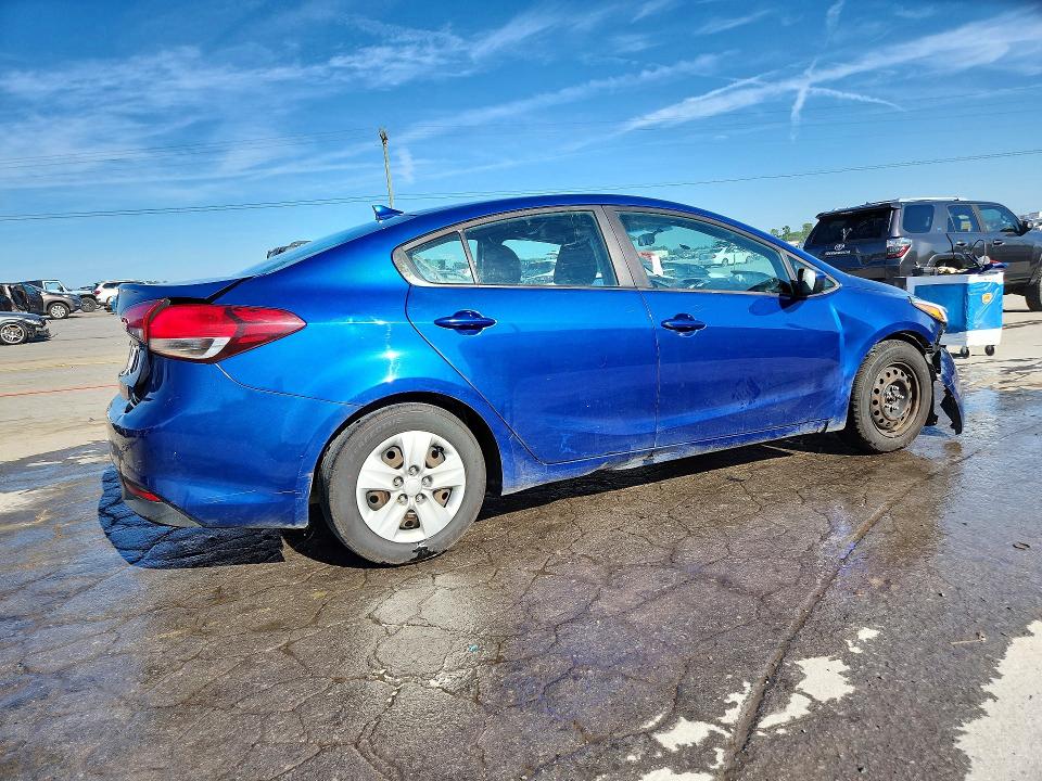 2017 Kia Forte მანქანა იყიდება აუქციონზე, vin: 3KPFL4A70HE131808, აუქციონის ნომერი: 51897206