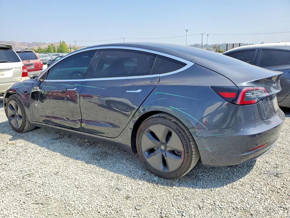 52870786 :رقم المزاد ، 5YJ3E1EA4JF045418 vin ، 2018 Tesla Model 3 مزاد بيع