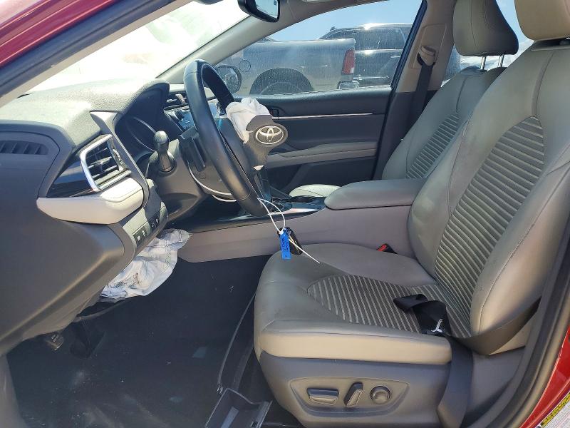 52611626 :رقم المزاد ، 4T1B11HK0JU553660 vin ، 2018 Toyota Camry مزاد بيع