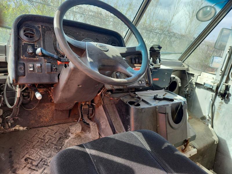52676386 :رقم المزاد ، 4UZAANDU78CZ63480 vin ، 2008 Freightliner Chassis مزاد بيع
