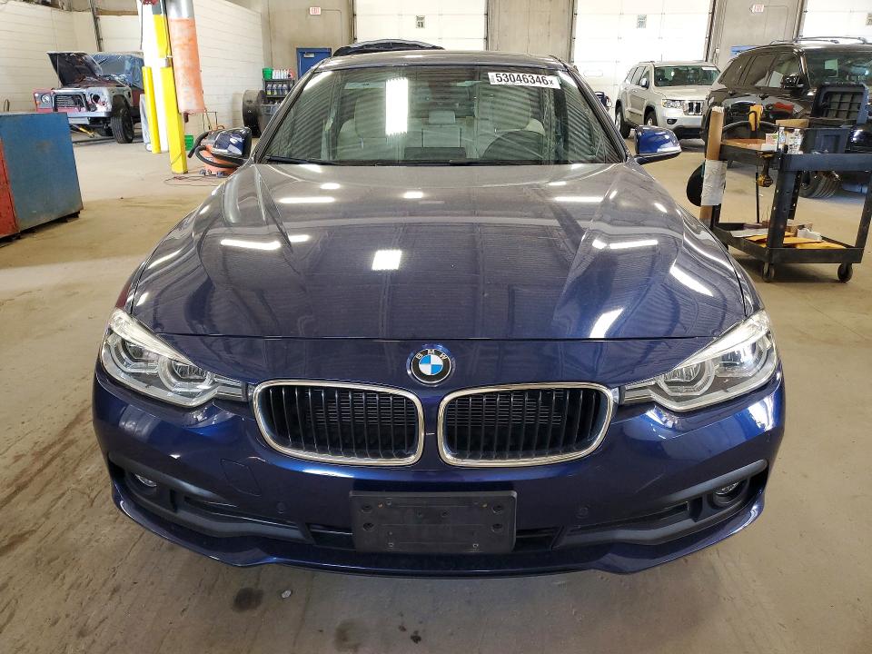53046346 :رقم المزاد ، WBA8E1G52JNU89191 vin ، 2018 Bmw 320 مزاد بيع