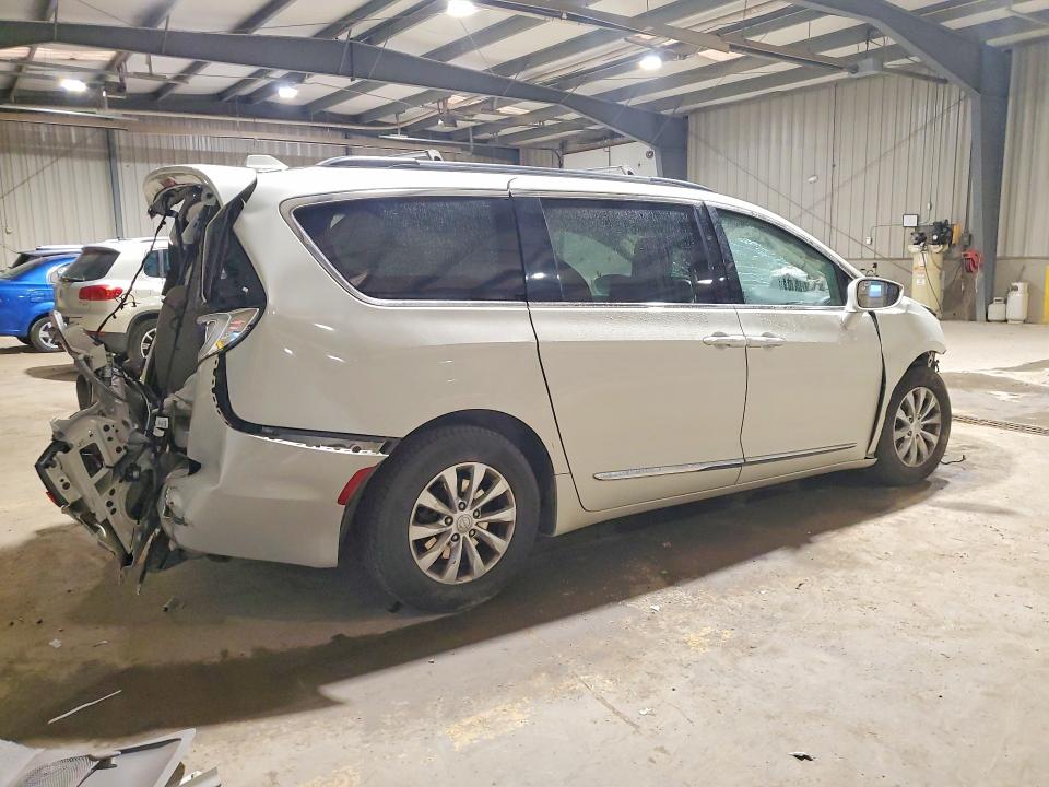 53163966 :رقم المزاد ، 2C4RC1BG2HR688244 vin ، 2017 Chrysler Pacifica مزاد بيع