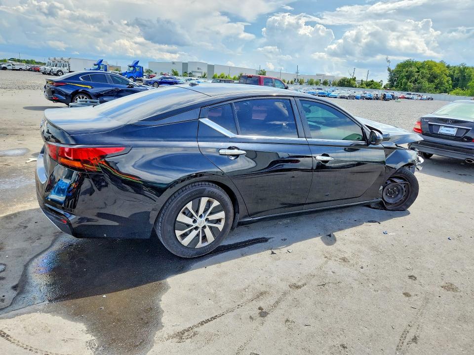 55566806 :رقم المزاد ، 1N4BL4BV8KC148226 vin ، 2019 Nissan Altima مزاد بيع