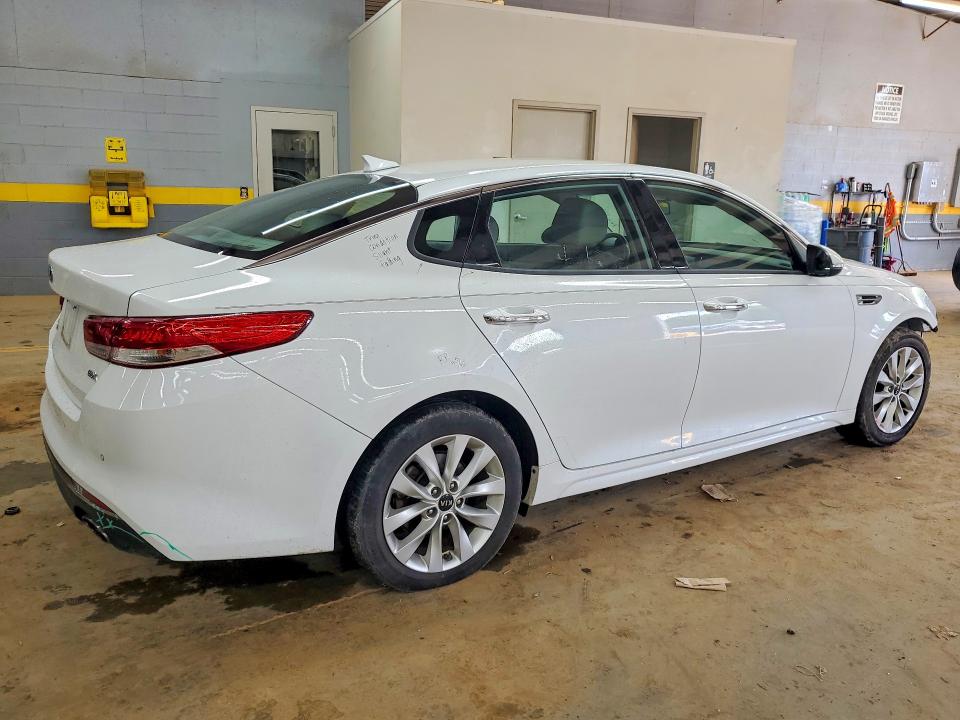 Продажа на аукционе авто 2018 Kia Optima, vin: 5XXGU4L3XJG200044, номер лота: 52843206