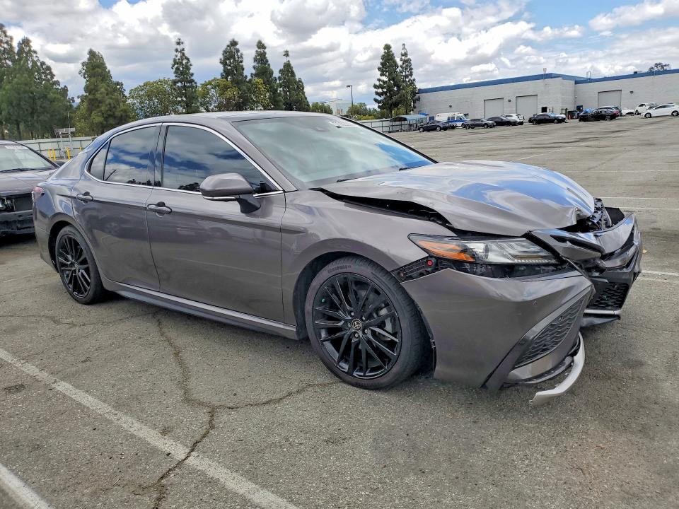 51902296 :رقم المزاد ، 4T1KZ1AK4MU055212 vin ، 2021 Toyota Camry مزاد بيع