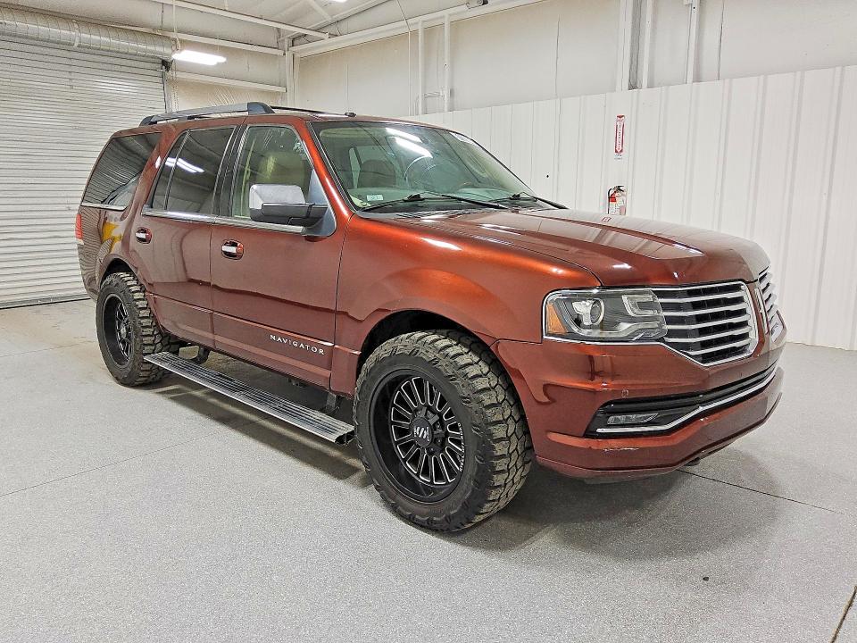 51183646 :رقم المزاد ، 5LMJJ2JT5FEJ10410 vin ، 2015 Lincoln Townhouse Navigator مزاد بيع