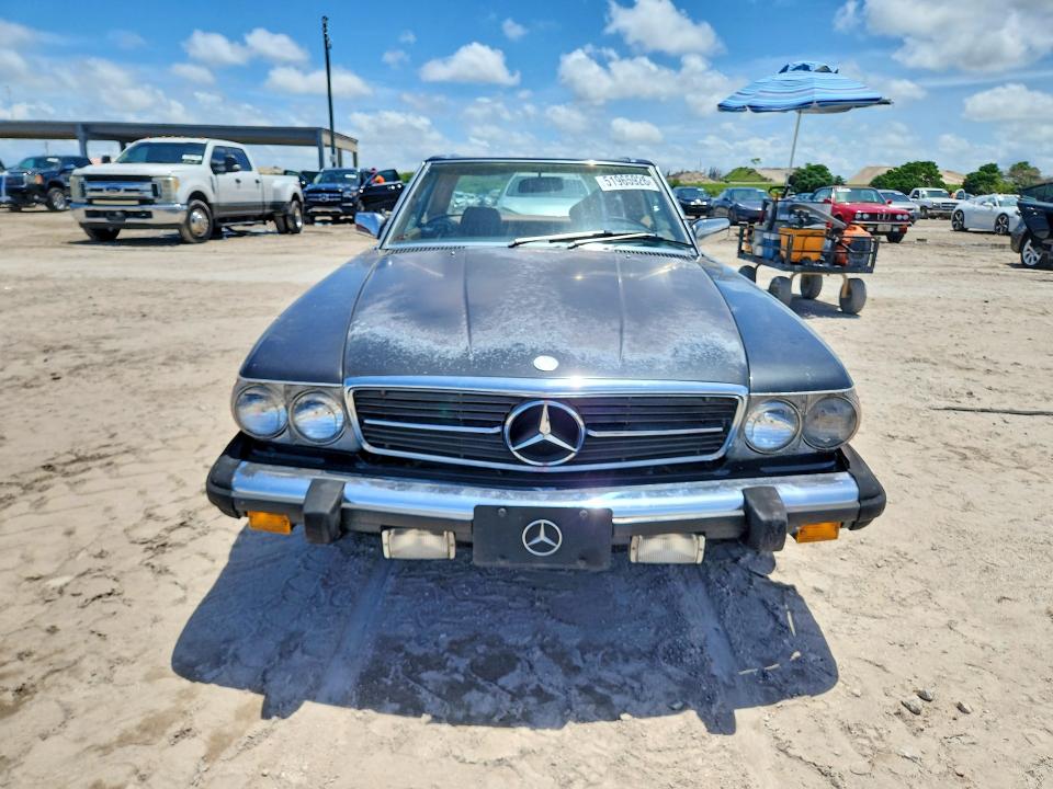 51965926 :رقم المزاد ، WDBBA45C1FA024213 vin ، 1985 Mercedes-benz 380 مزاد بيع