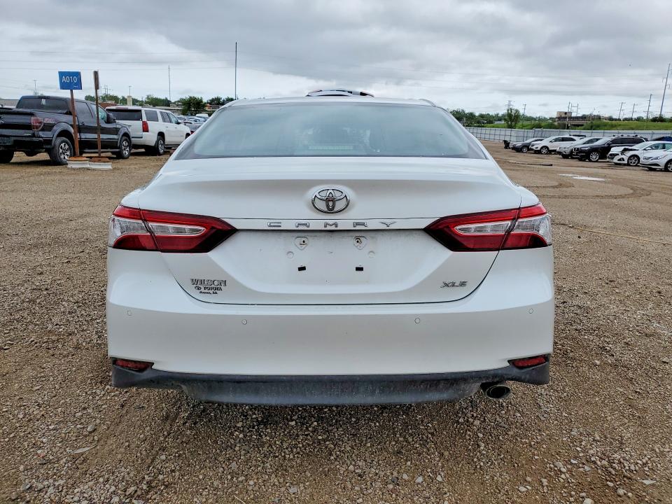Продажа на аукционе авто 2018 Toyota Camry, vin: 4T1B11HK3JU113982, номер лота: 53973036