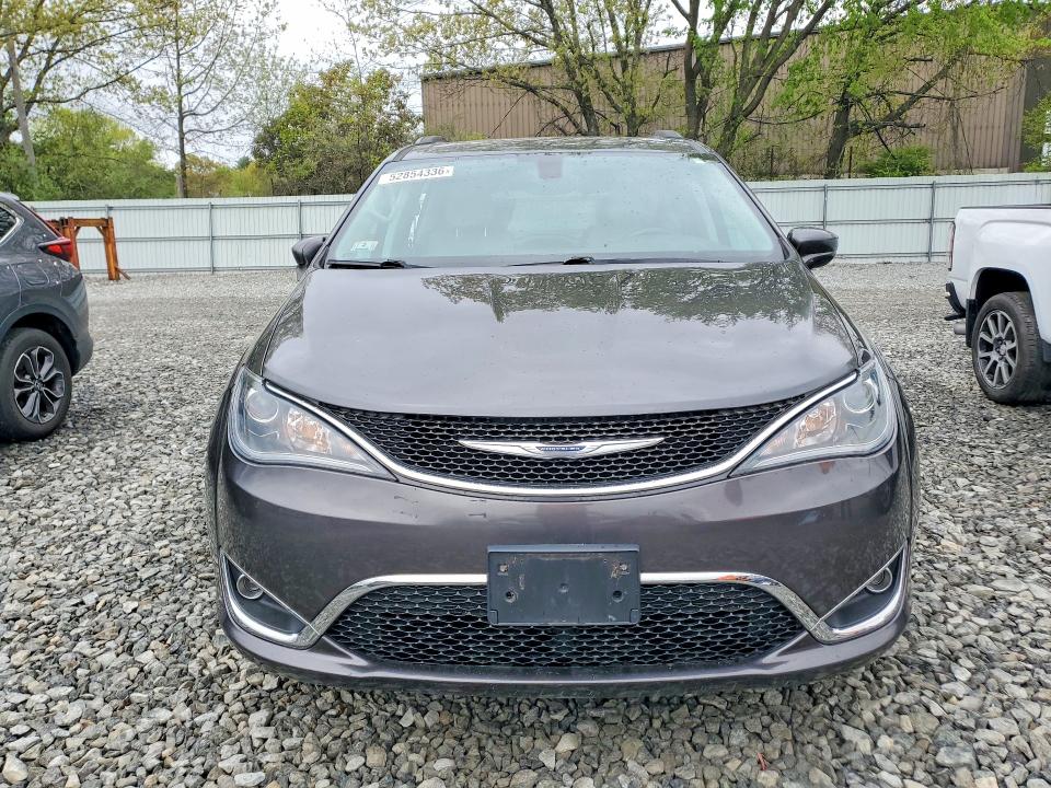 52854336 :رقم المزاد ، 2C4RC1BG8HR592408 vin ، 2017 Chrysler Pacifica مزاد بيع