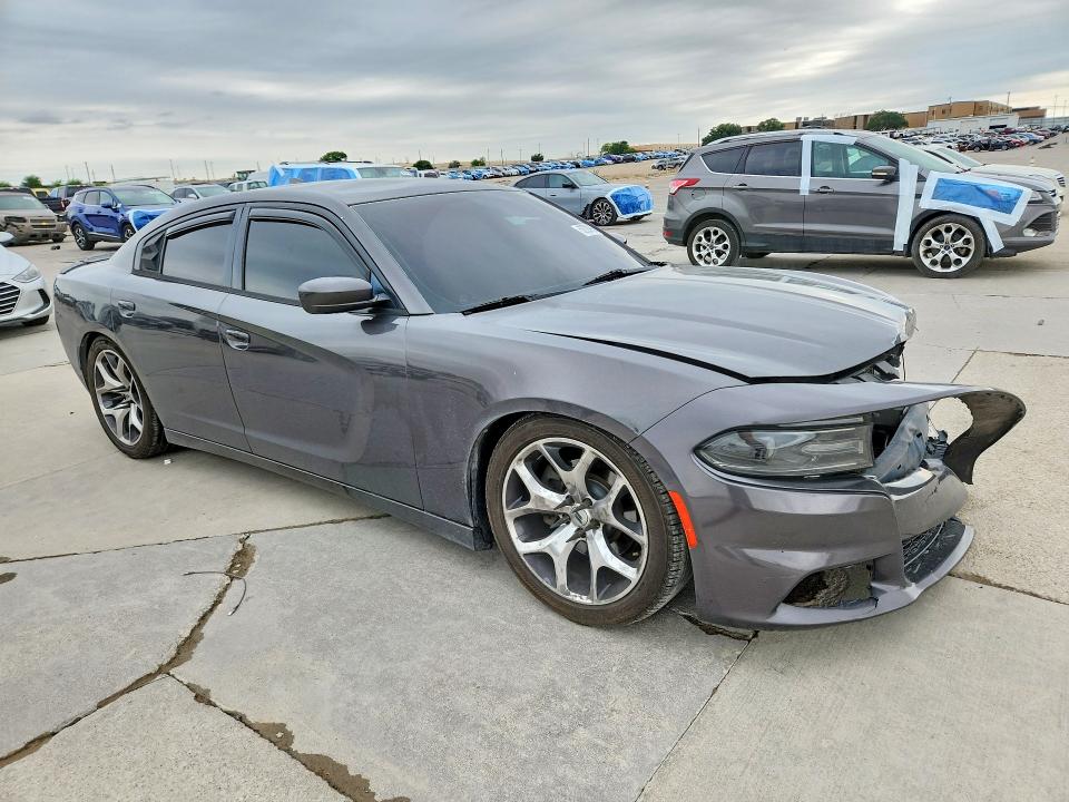 52723996 :رقم المزاد ، 2C3CDXCT0FH915357 vin ، 2015 Dodge Charger مزاد بيع