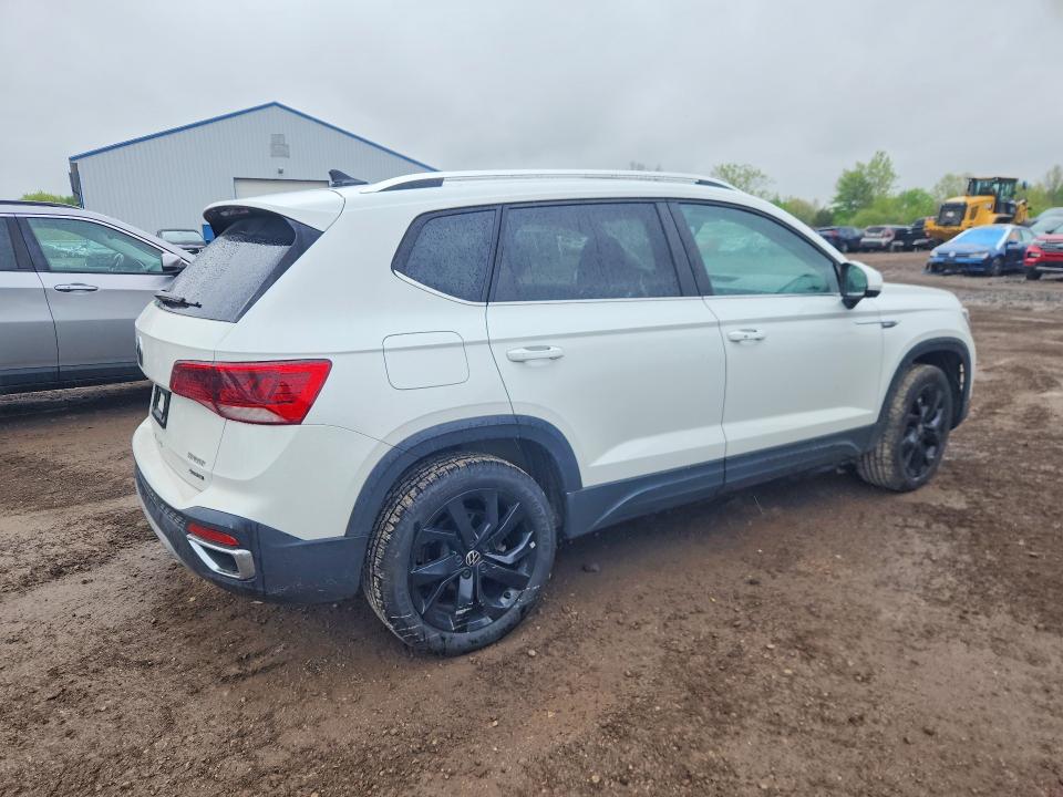 51424596 :رقم المزاد ، 3VVPX7B21NM088774 vin ، 2022 Volkswagen Taos مزاد بيع