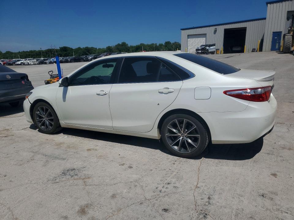 53219116 :رقم المزاد ، 4T1BF1FK6FU073070 vin ، 2015 Toyota Camry مزاد بيع
