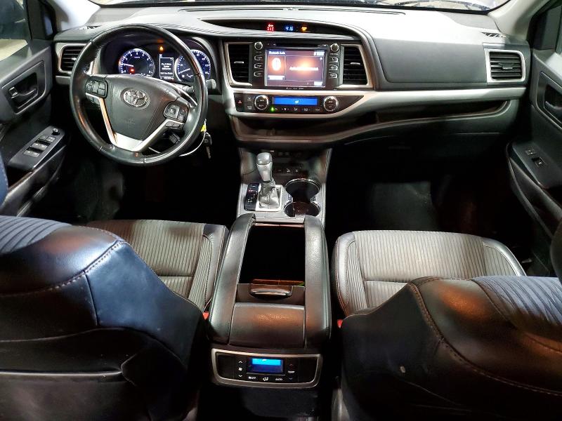 52963826 :رقم المزاد ، 5TDBZRFH9HS359971 vin ، 2017 Toyota Highlander مزاد بيع