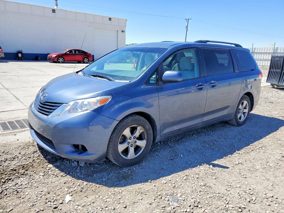 51907056 :رقم المزاد ، 5TDKK3DC5ES456380 vin ، 2014 Toyota Sienna مزاد بيع