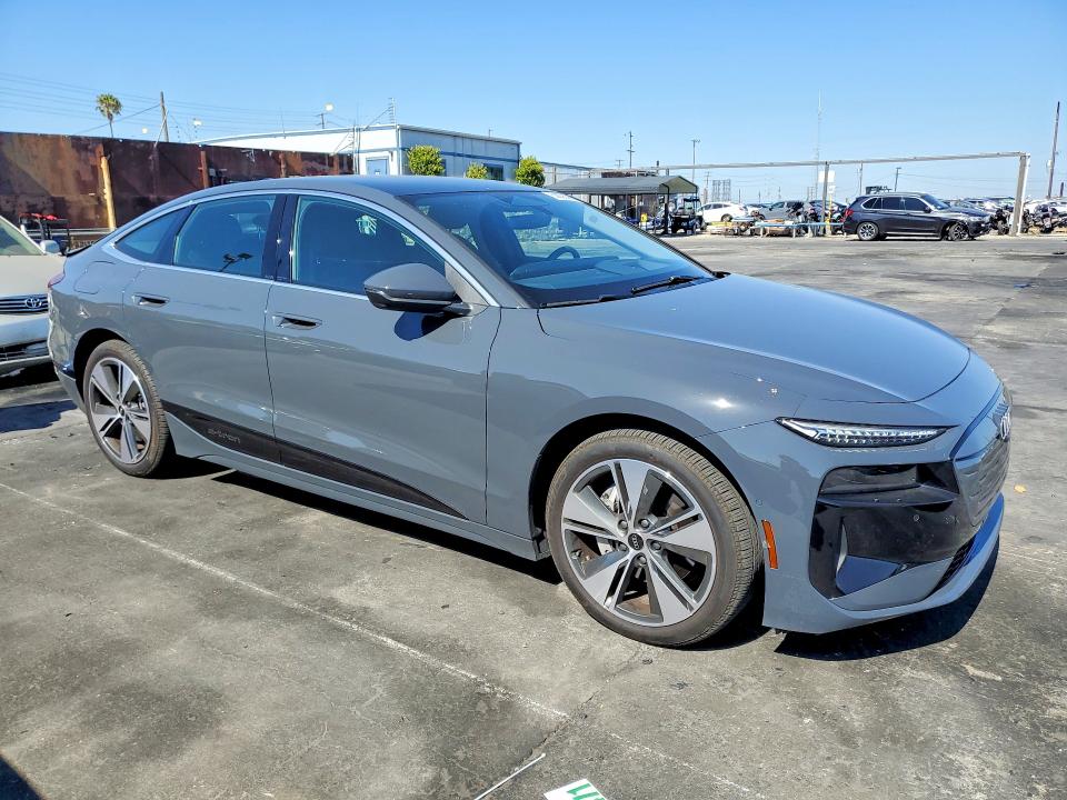 52835086 :رقم المزاد ، WAU2CAGH1SA014047 vin ، 2025 Audi A6 E-tron مزاد بيع