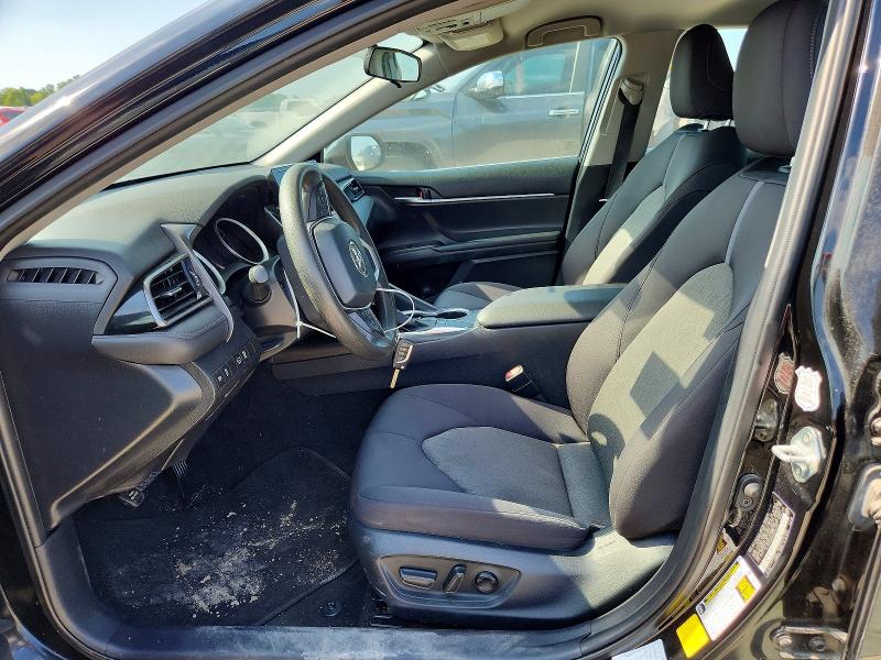 53576736 :رقم المزاد ، 4T1C11AK5NU010440 vin ، 2022 Toyota Camry مزاد بيع