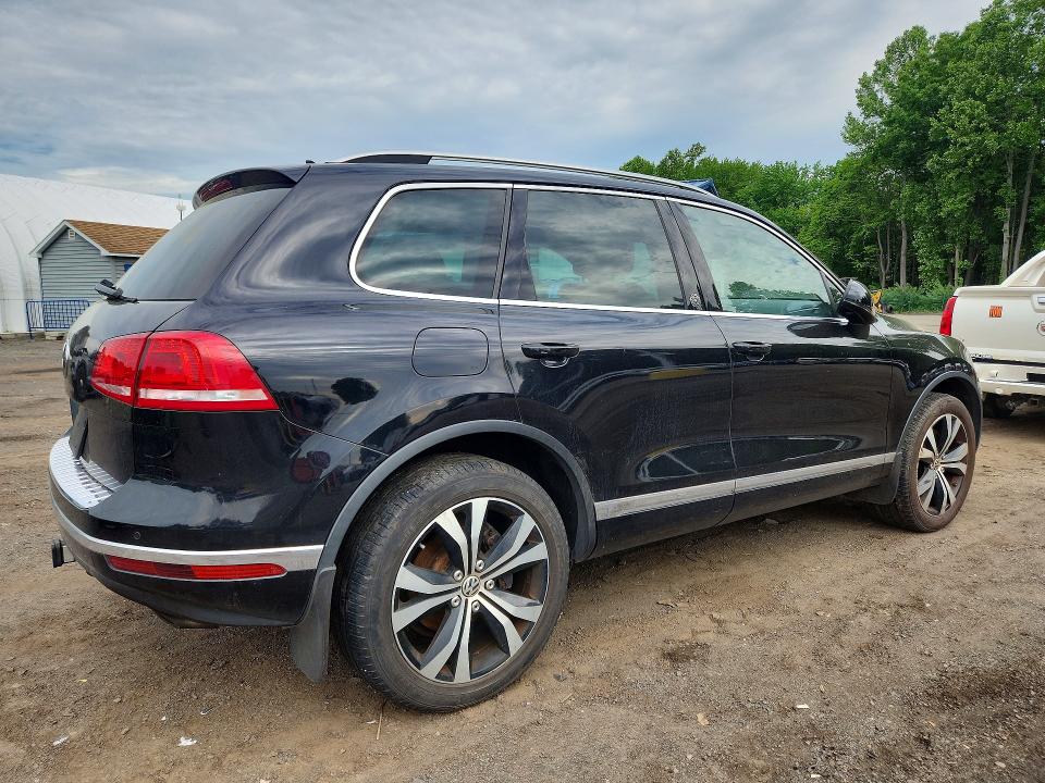 54669356 :رقم المزاد ، WVGRF7BP9HD000586 vin ، 2017 Volkswagen Touareg مزاد بيع