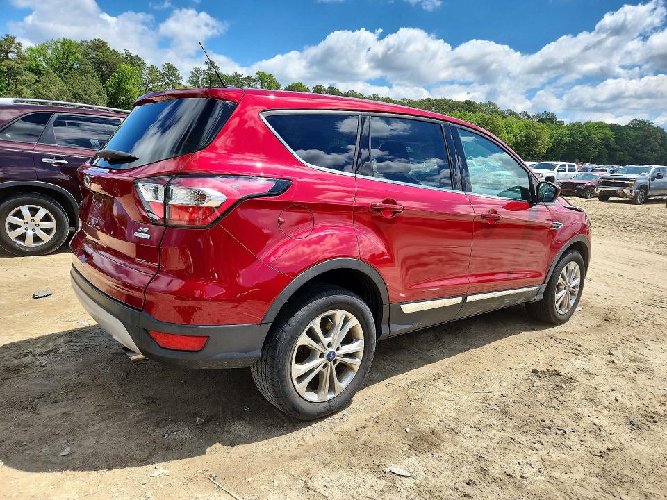 2017 Ford Escape მანქანა იყიდება აუქციონზე, vin: 1FMCU0GD7HUE62856, აუქციონის ნომერი: 53988906