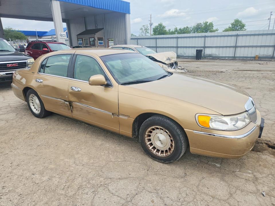 53617886 :رقم المزاد ، 1LNFM81W6WY725107 vin ، 1998 Lincoln Town Car مزاد بيع