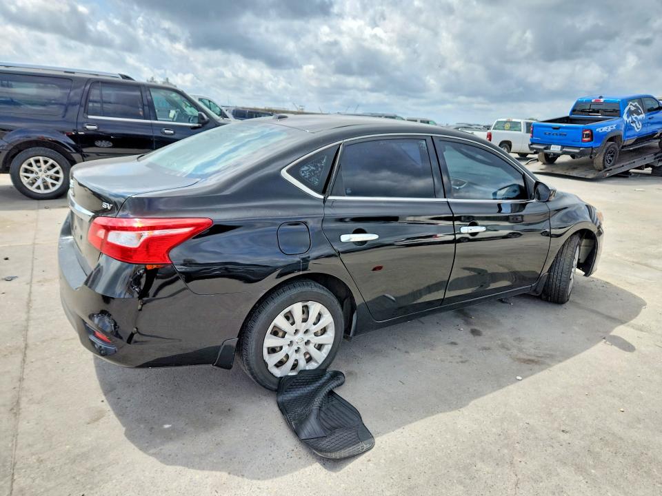 53827026 :رقم المزاد ، 3N1AB7AP3HY357468 vin ، 2017 Nissan Sentra مزاد بيع