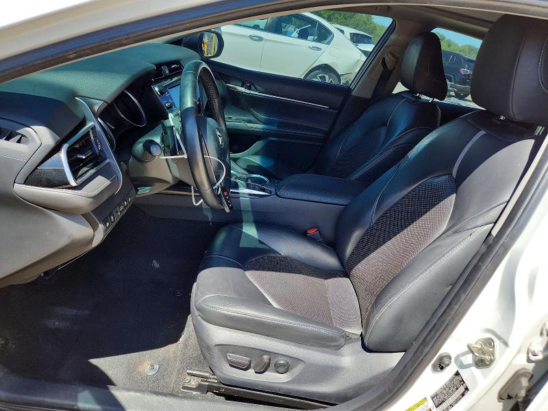 52331046 :رقم المزاد ، 4T1B61HKXJU084028 vin ، 2018 Toyota Camry مزاد بيع
