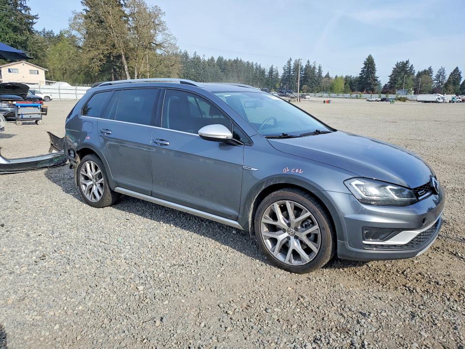 51776486 :رقم المزاد ، 3VWH17AU4HM513025 vin ، 2017 Volkswagen Golf Alltrack مزاد بيع