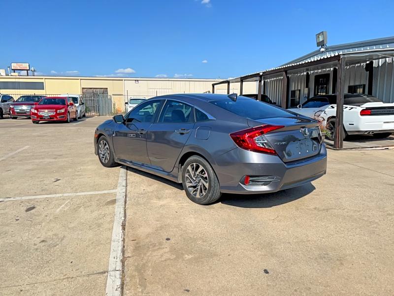 55102576 :رقم المزاد ، 19XFC2F7XJE031850 vin ، 2018 Honda Civic مزاد بيع