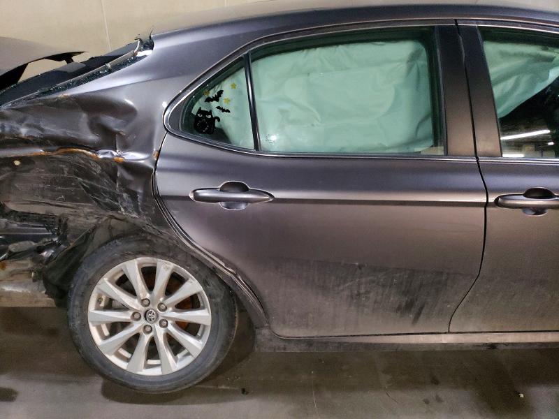 54481936 :رقم المزاد ، 4T1B11HK9JU608347 vin ، 2018 Toyota Camry مزاد بيع