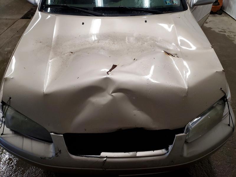 53618586 :رقم المزاد ، JT2BG22K7X0335905 vin ، 1999 Toyota Camry مزاد بيع