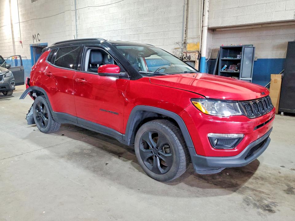 52373636 :رقم المزاد ، 3C4NJDBB3JT394283 vin ، 2018 Jeep Compass مزاد بيع