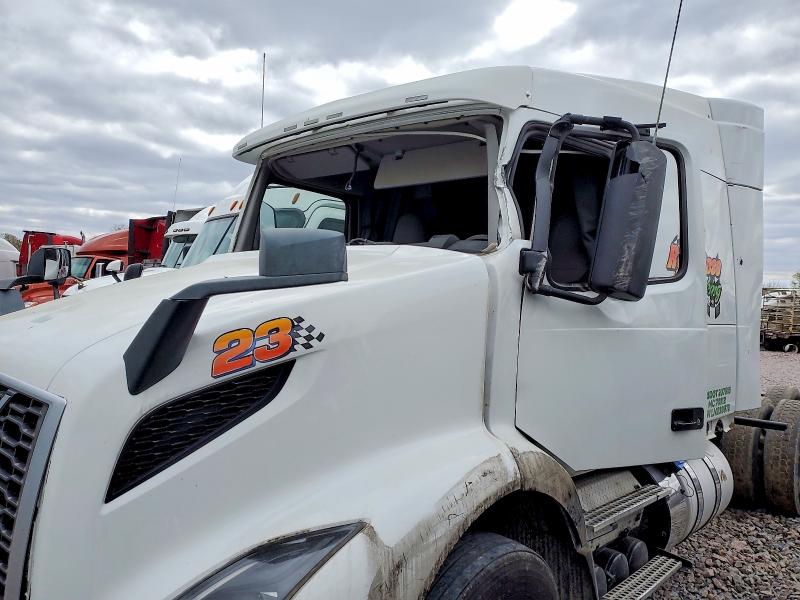 52740496 :رقم المزاد ، 4V4WC9EH9LN233973 vin ، 2020 Volvo Vnr مزاد بيع