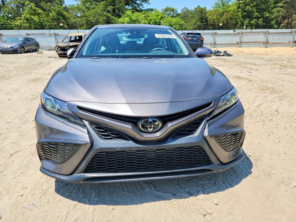 53987636 :رقم المزاد ، 4T1G11BK0MU035485 vin ، 2021 Toyota Camry مزاد بيع