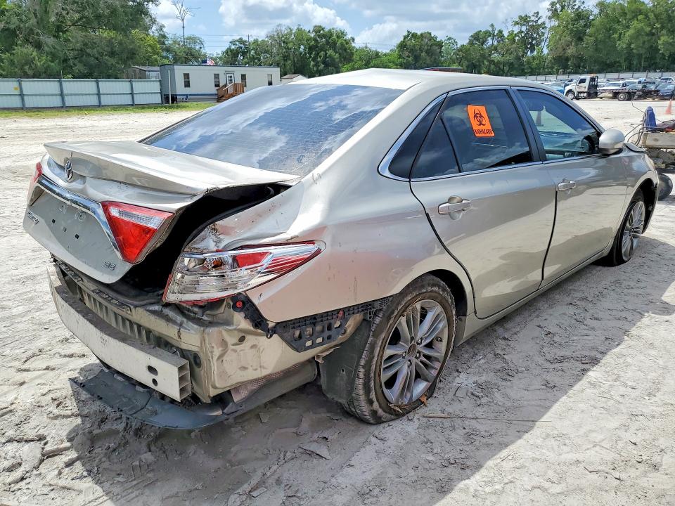 55117526 :رقم المزاد ، 4T1BF1FK4HU638001 vin ، 2017 Toyota Camry مزاد بيع