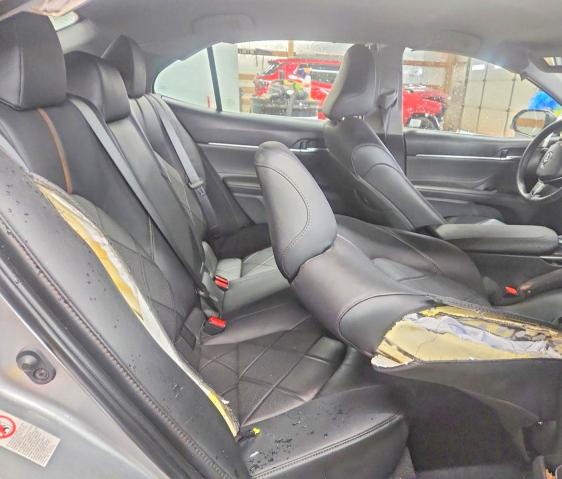 52488656 :رقم المزاد ، 4T1B11HK2JU139134 vin ، 2018 Toyota Camry مزاد بيع