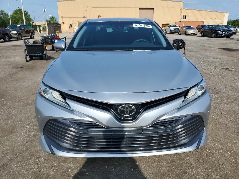 2018 Toyota Camry მანქანა იყიდება აუქციონზე, vin: 4T1B11HK2JU005322, აუქციონის ნომერი: 53047696