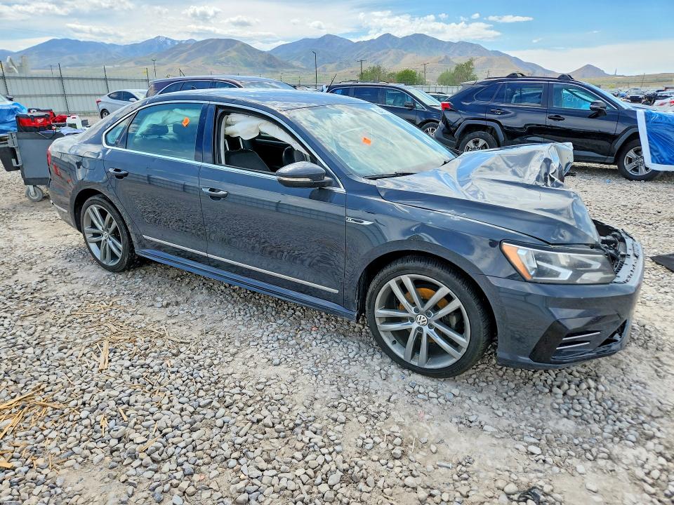 52427796 :رقم المزاد ، 1VWDT7A38HC026086 vin ، 2017 Volkswagen Passat مزاد بيع