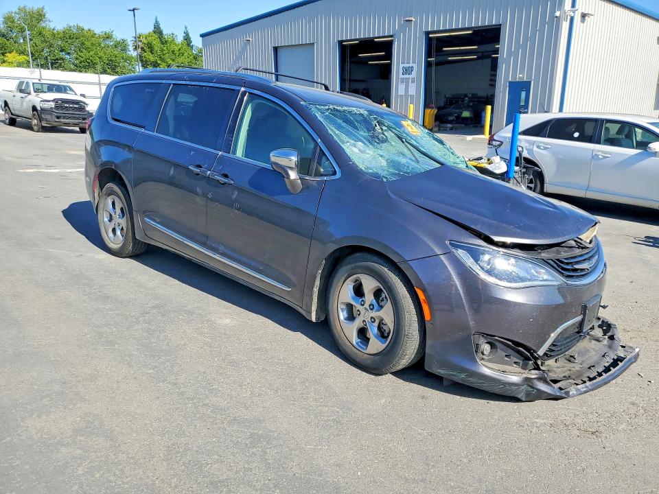 54150706 :رقم المزاد ، 2C4RC1N70JR358815 vin ، 2018 Chrysler Pacifica مزاد بيع
