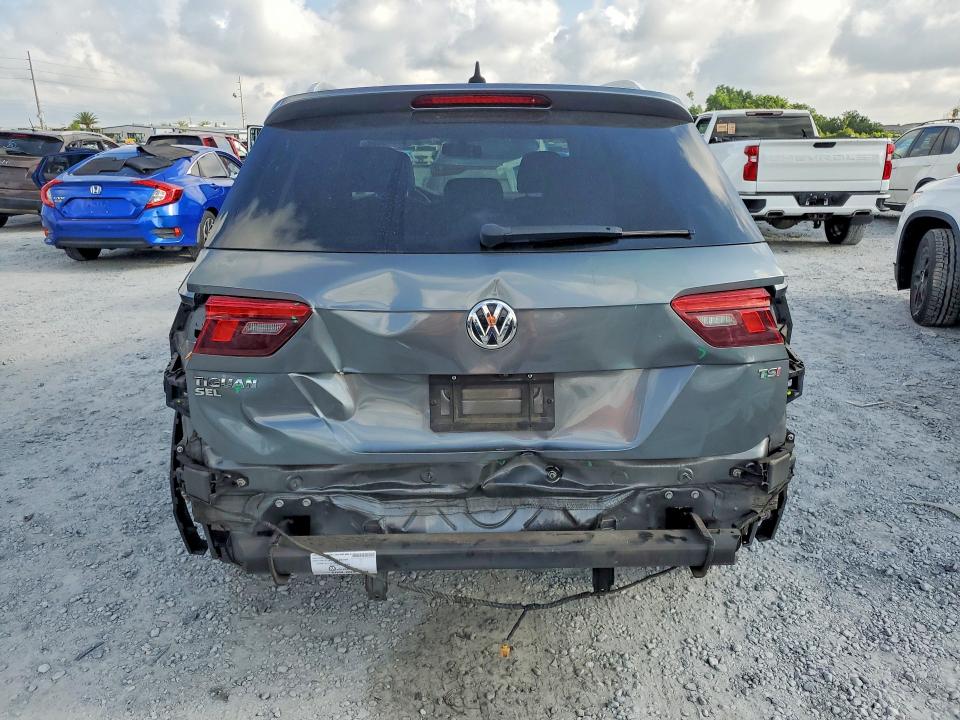Продажа на аукционе авто 2018 Volkswagen Tiguan, vin: 3VV3B7AX3JM185477, номер лота: 52845656