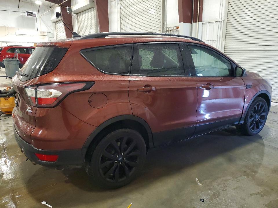 53818806 :رقم المزاد ، 1FMCU9GD9JUA23653 vin ، 2018 Ford Escape مزاد بيع